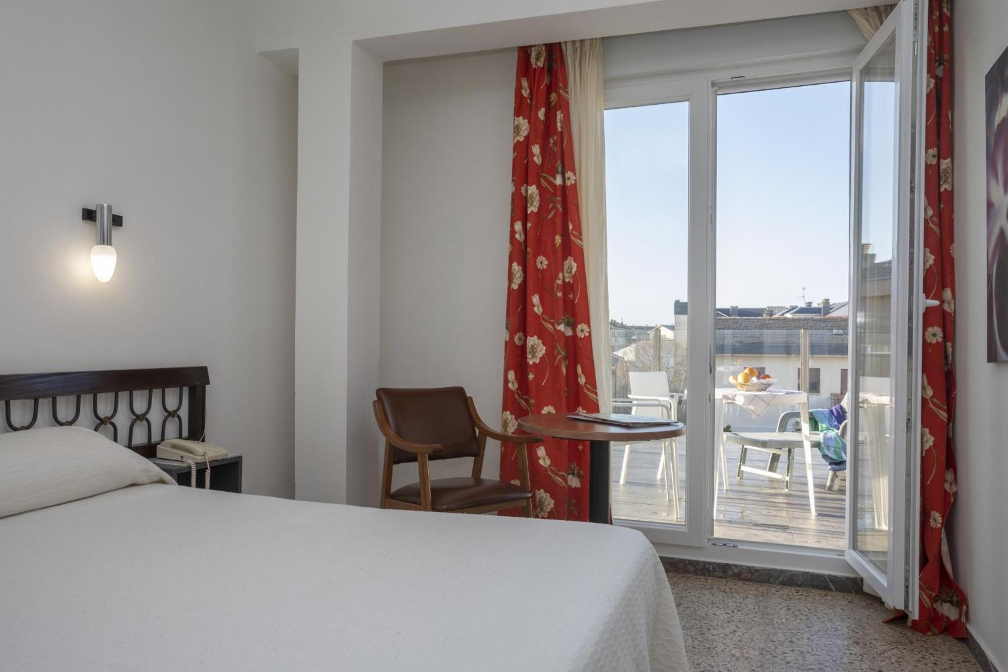 Hotel La Ruta Тапиа де Касариего Екстериор снимка