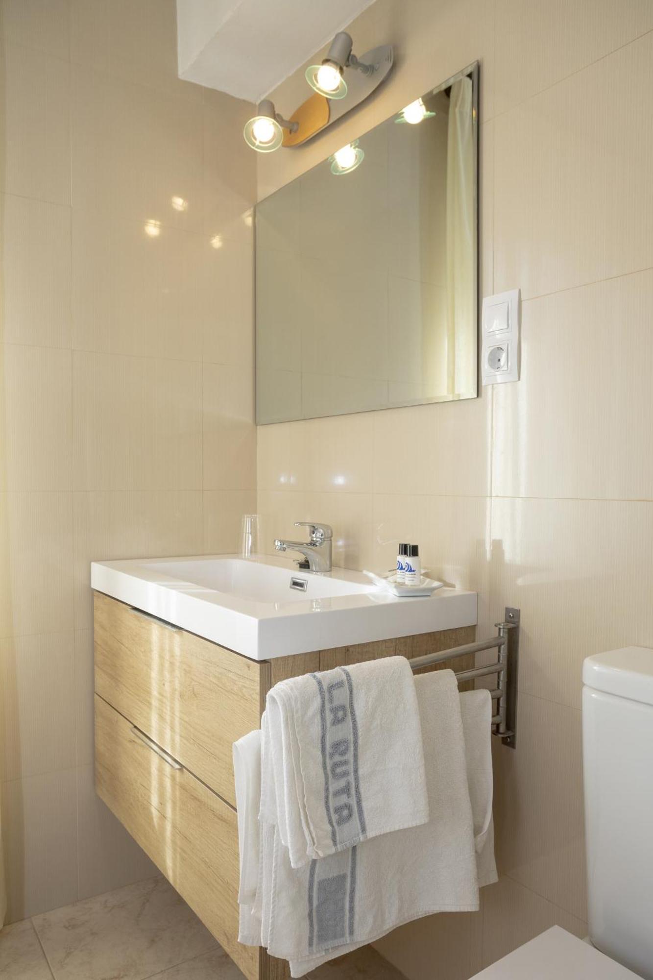Hotel La Ruta Тапиа де Касариего Екстериор снимка