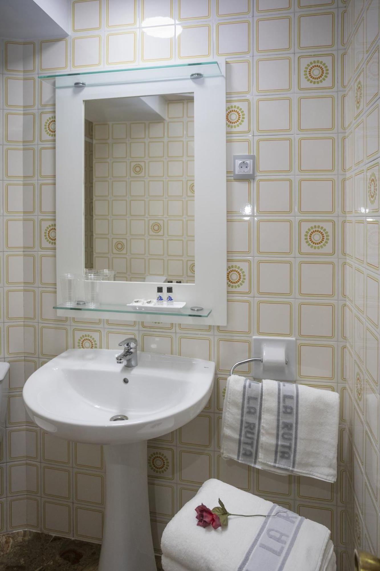 Hotel La Ruta Тапиа де Касариего Екстериор снимка